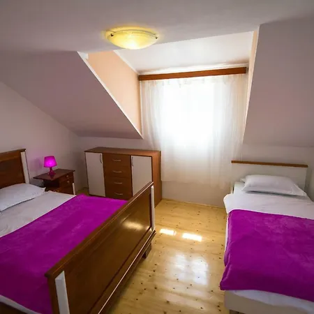 Holiday House Nato Ferienhaus *